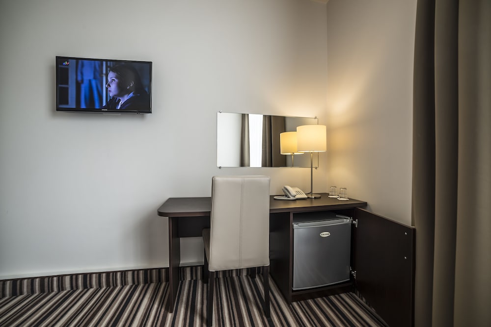 Deluxe Double Room, 1 Queen Bed, Private Bathroom photo 2