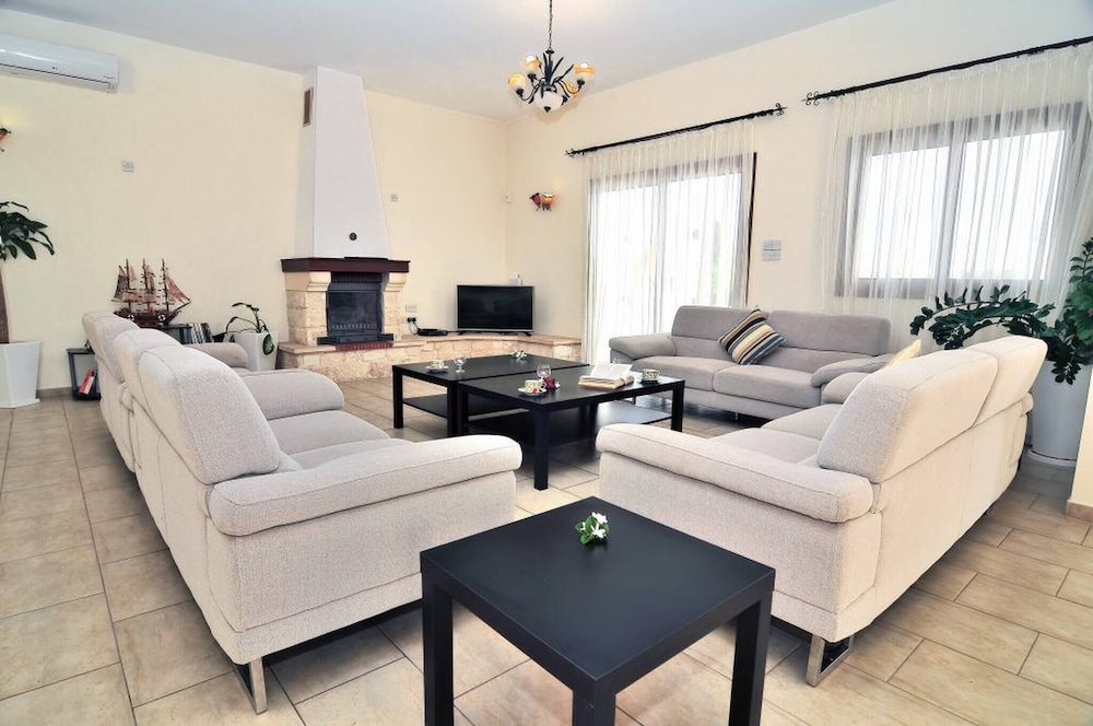 Villa, 5 Bedrooms, Smoking, Balcony photo 2
