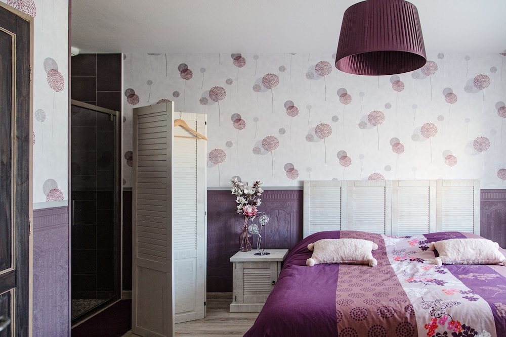 Double or Twin Room (Prune) photo 3