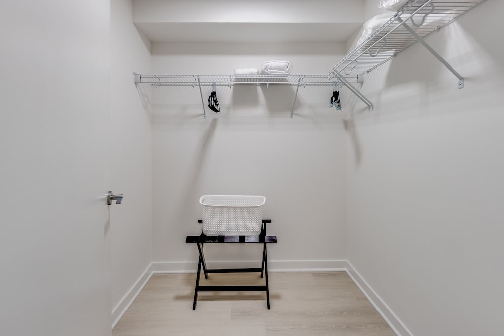 Luxury Apartment, 2 Bedrooms (Room décor/layout/colors vary by unit) - Photo 14