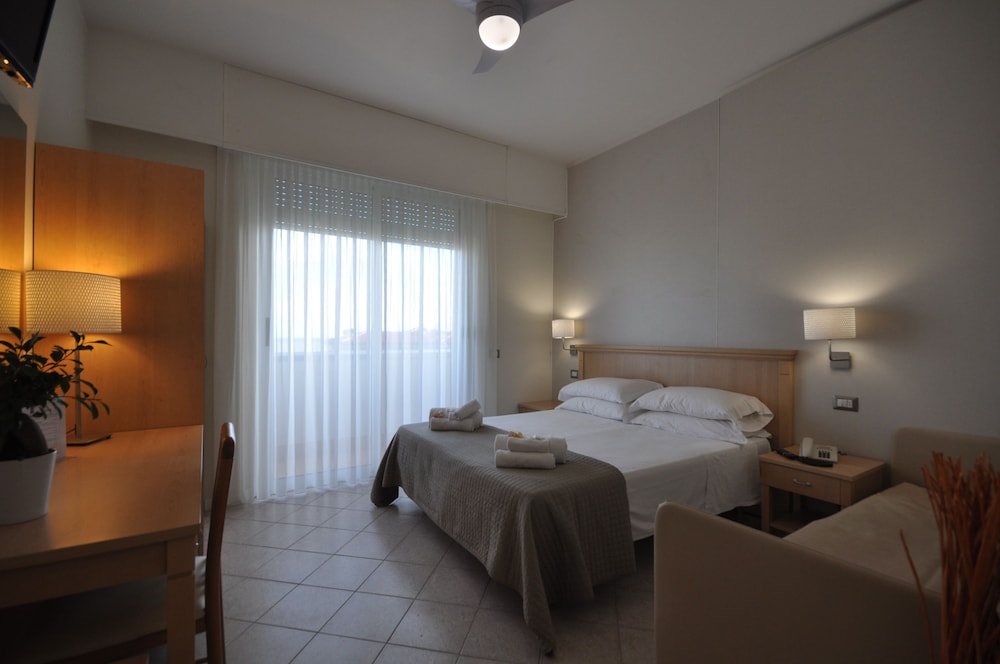 Quadruple Room, Sea View