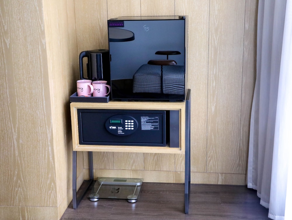 Junior Suite, 1 King Bed, City View - Photo 8