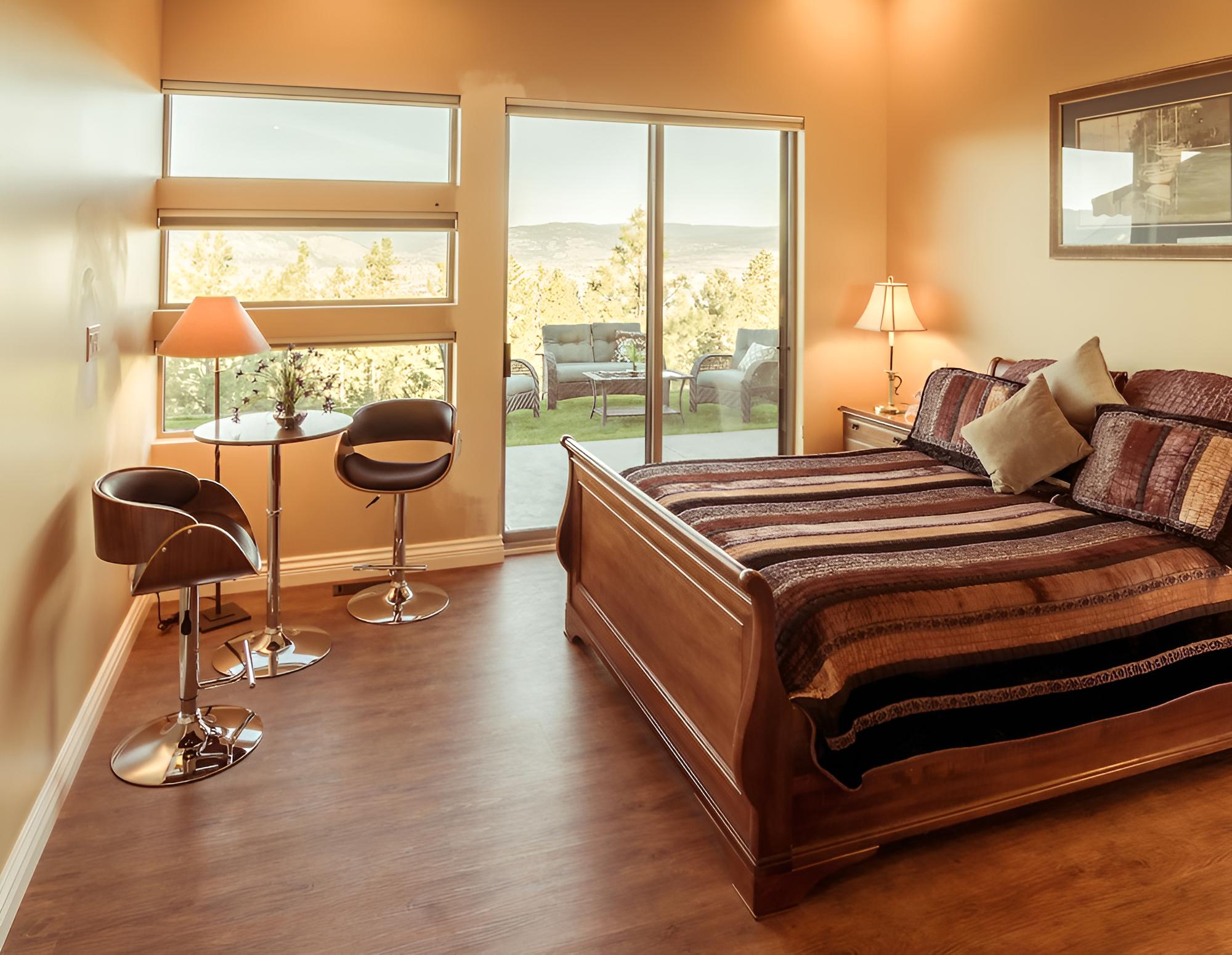 Deluxe Room, 1 Queen Bed, Lake View photo 1