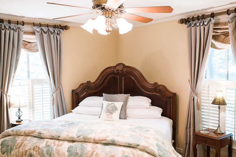 Clyde Ray Sr. Suite