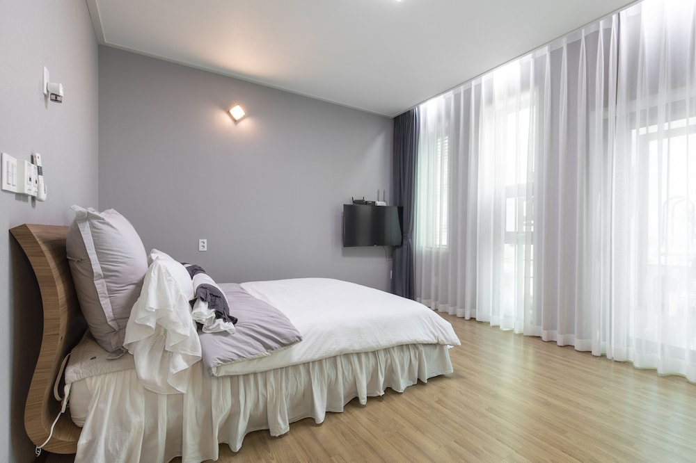 Basic Studio, 1 Queen Bed, Sea View (private whirlpool, 103) - Photo 16