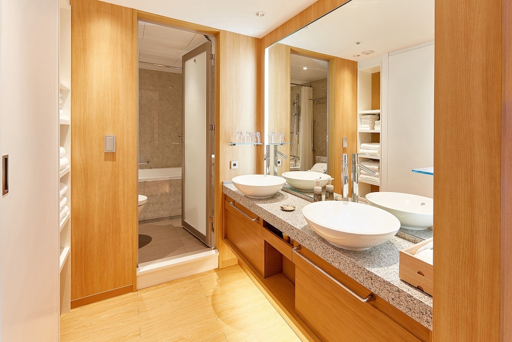 Luxury Family Room, Non-Smoking - Photo 11