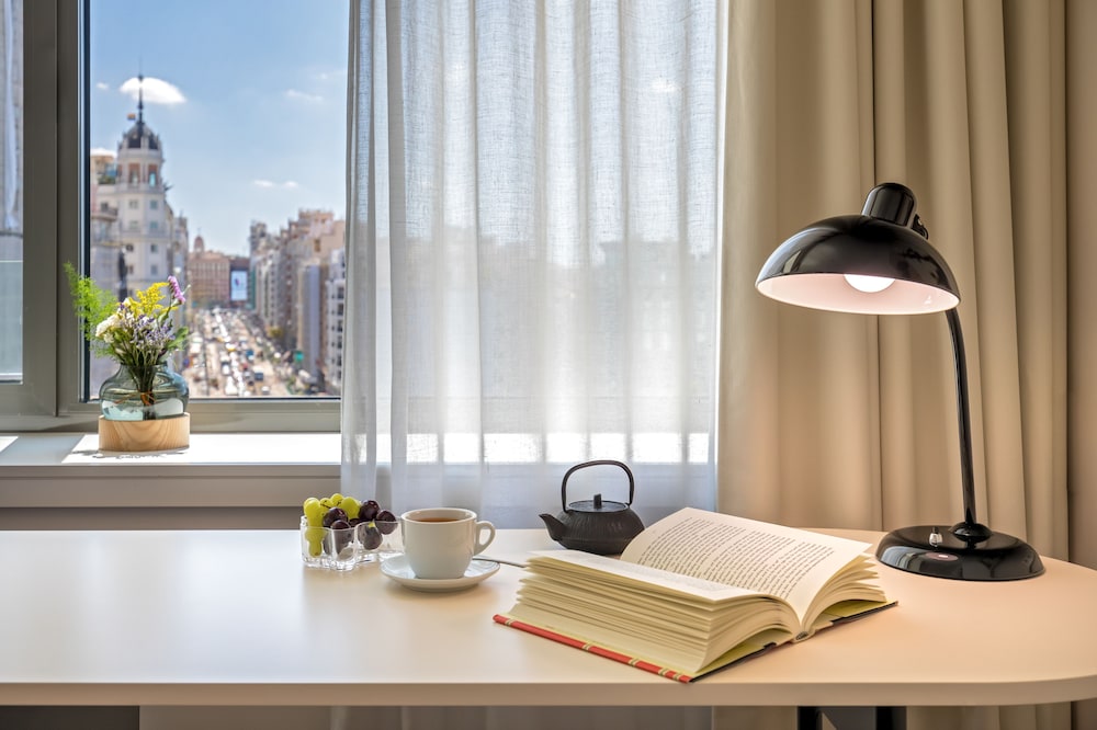 Suite, City View thumbnail 5