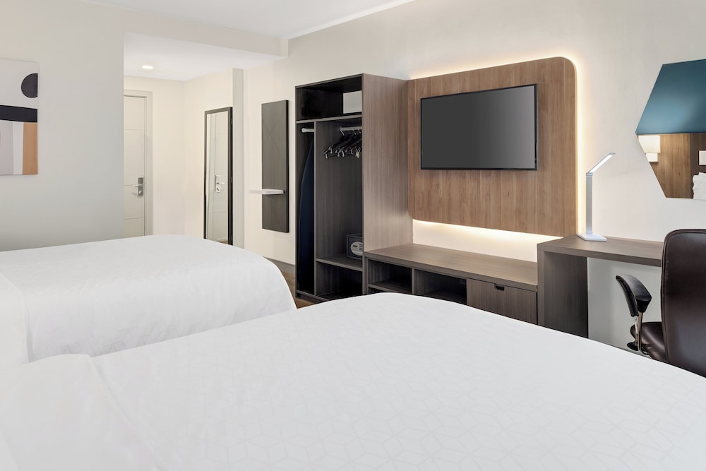 Standard Room, 2 Double Beds, Accessible - Photo 1