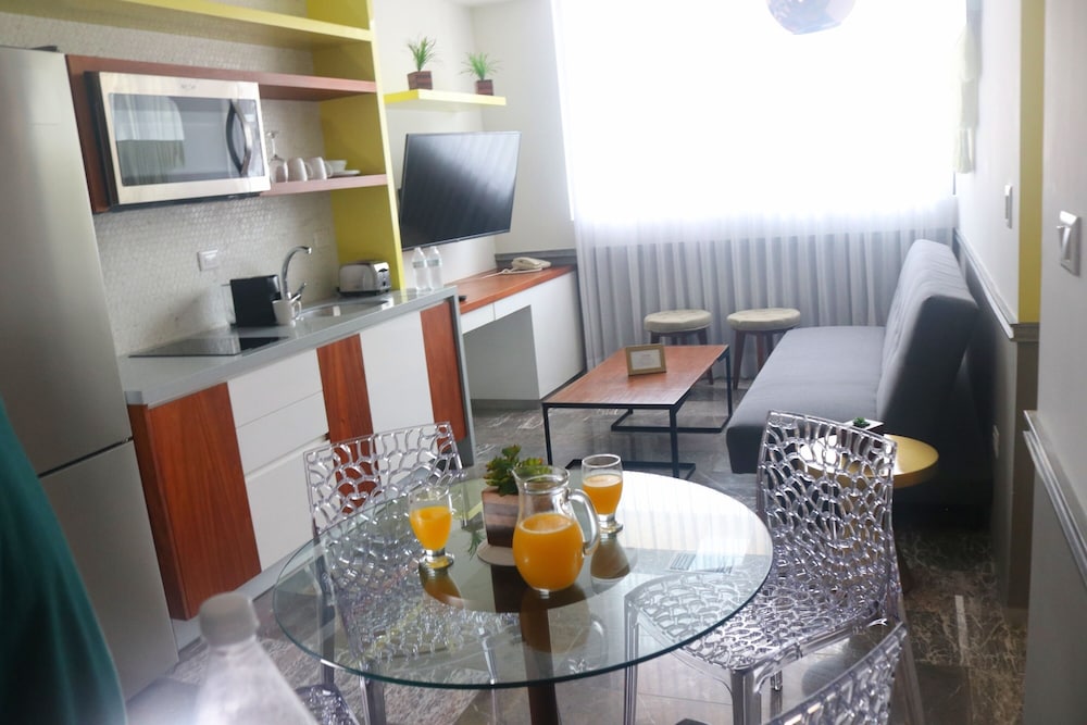 Suite, 1 Bedroom - Photo 4