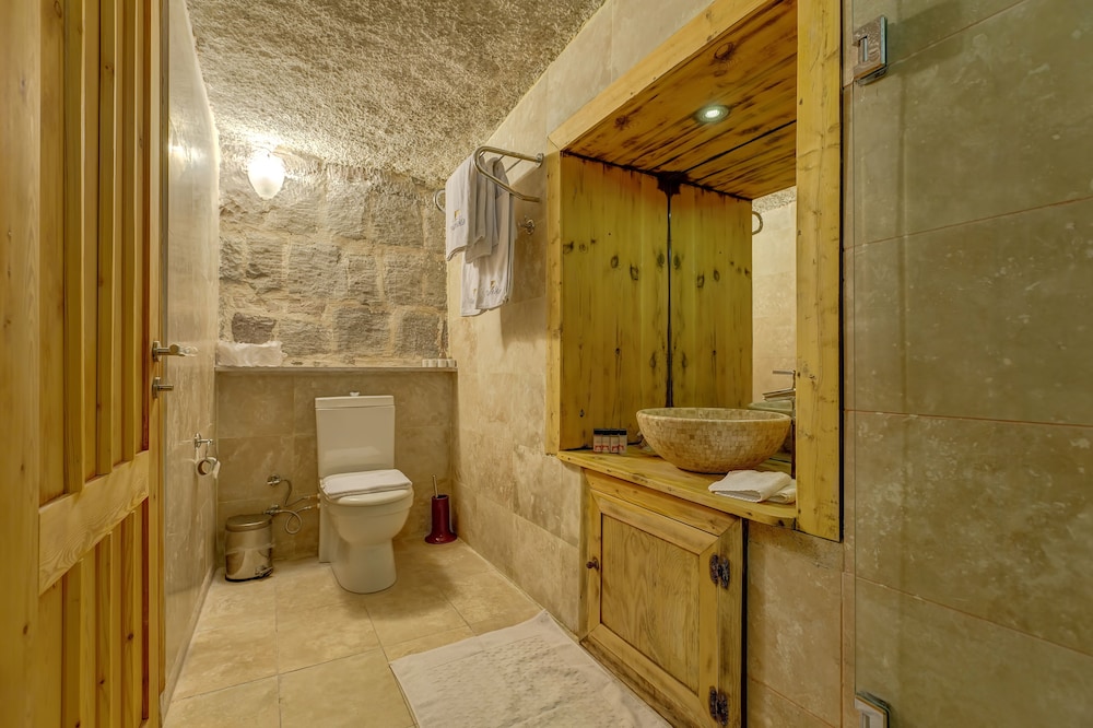 Deluxe Cave Room - Photo 16