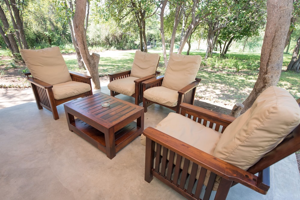 Family Room (Rondavel) - Photo 8