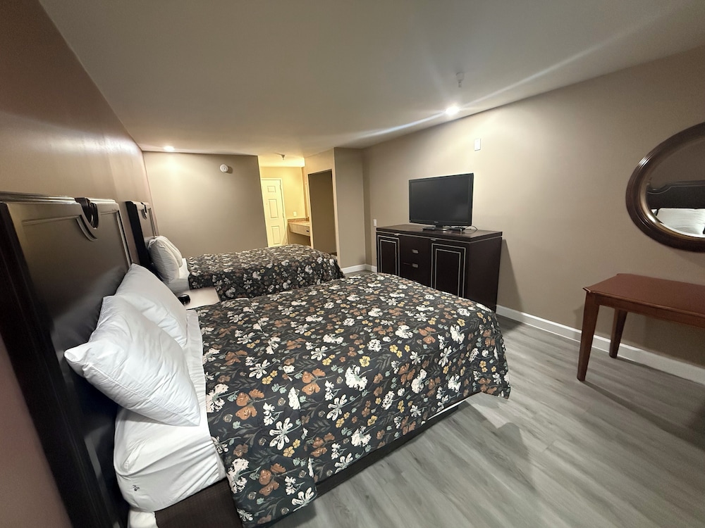 Single Room, 2 Double Beds, Smoking