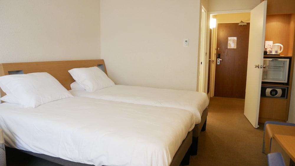 Classic Room, Multiple Beds - Photo 3