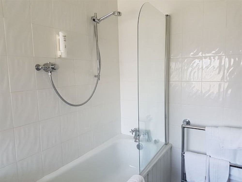Single Room, Ensuite photo 3