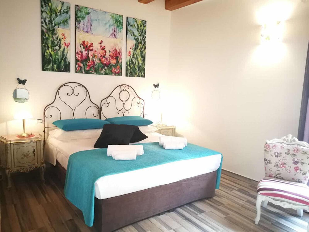 Deluxe Double Room, Courtyard View