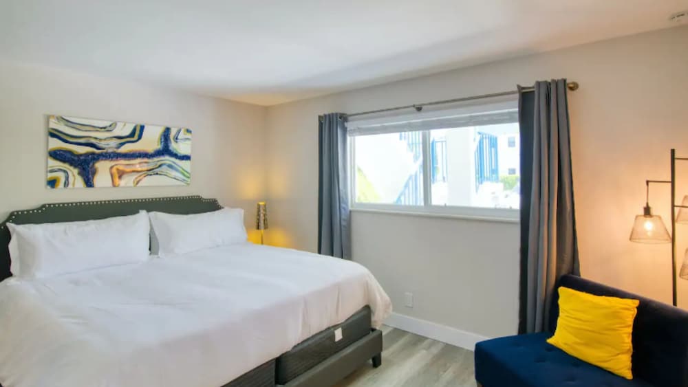 Luxury Condo photo 1