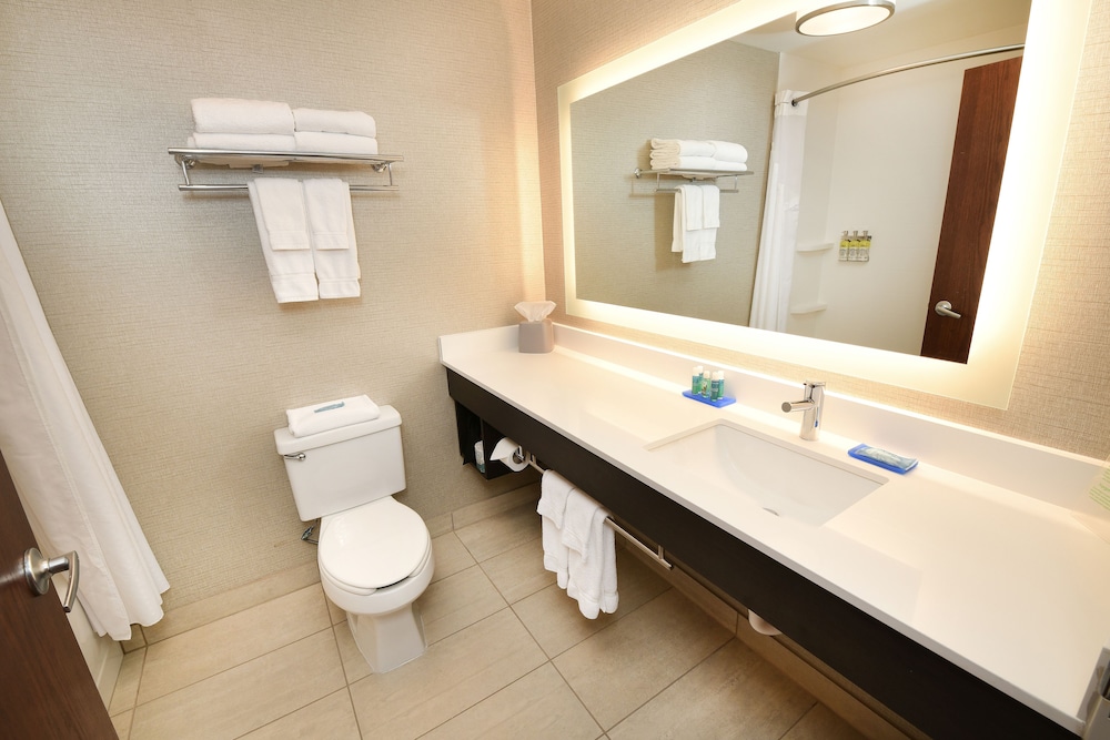 Standard Room, Multiple Beds - Photo 5
