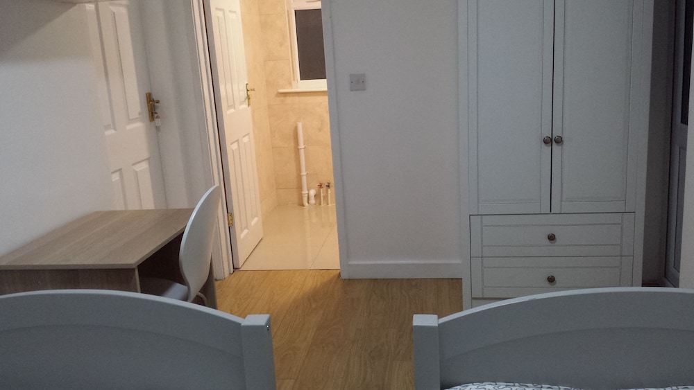 Twin Room, Ensuite photo 3