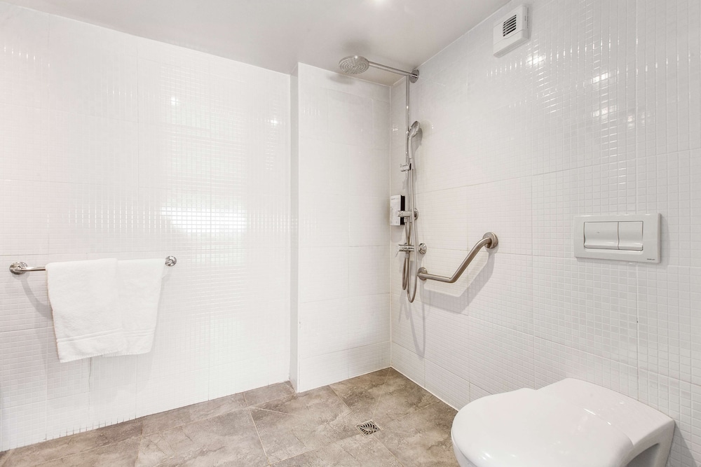 Standard Room, 3 Twin Beds - Photo 2