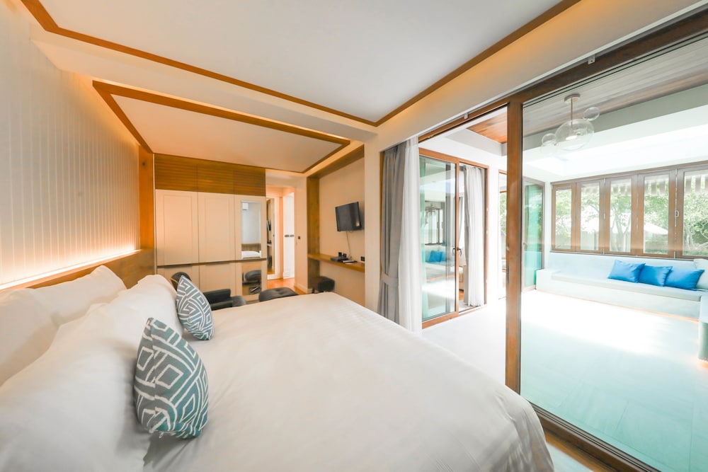 Sky Pool Suite photo 2