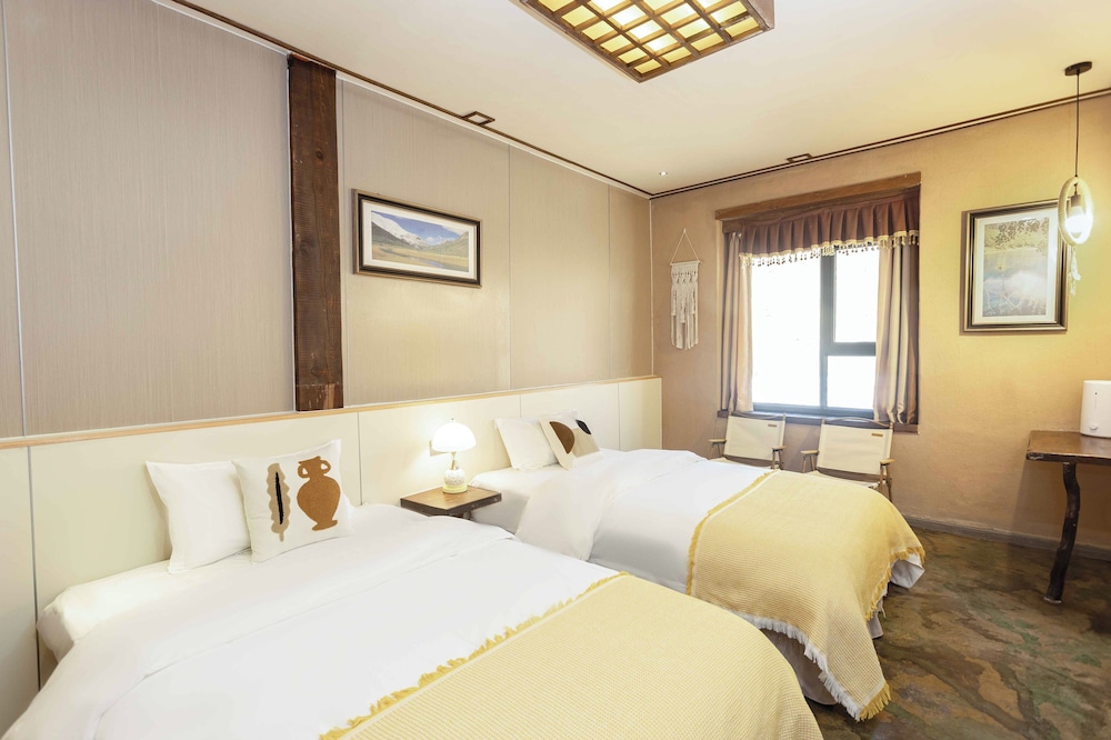 Classic Twin Room, Hill View