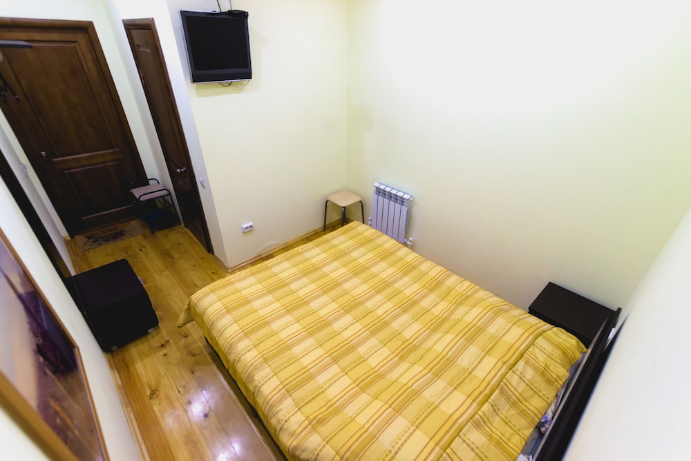Family Room, No Windows (Private Bathroom) photo 2