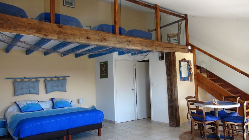 Family Room, Mezzanine photo 1