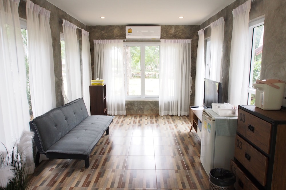 Thai Mini Suite