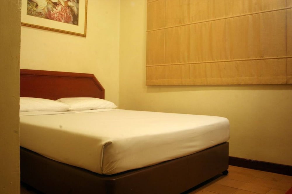 Standard Room, 1 Queen Bed photo 3