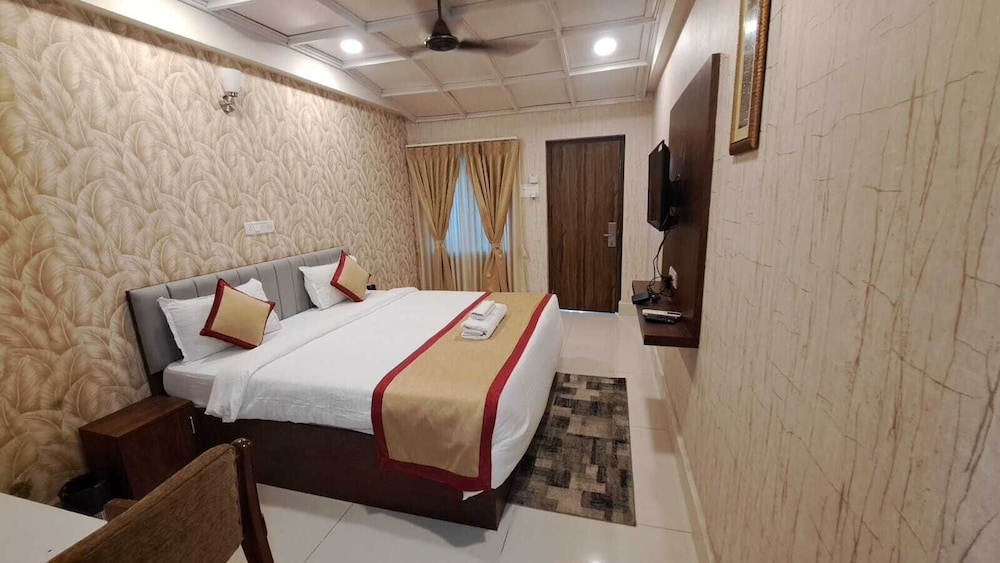 Deluxe Room, City View