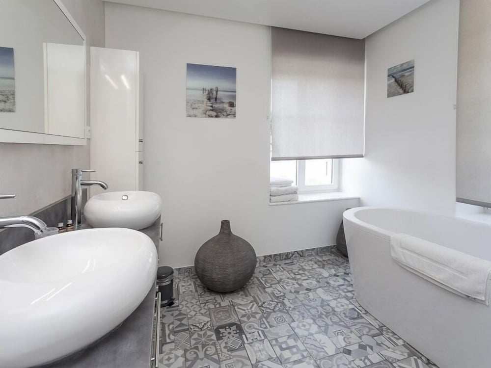 Family Suite, Private Bathroom photo 3