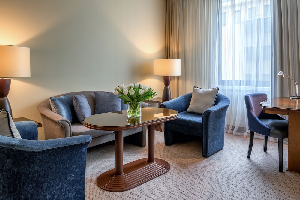 Deluxe Suite, Courtyard View photo 3