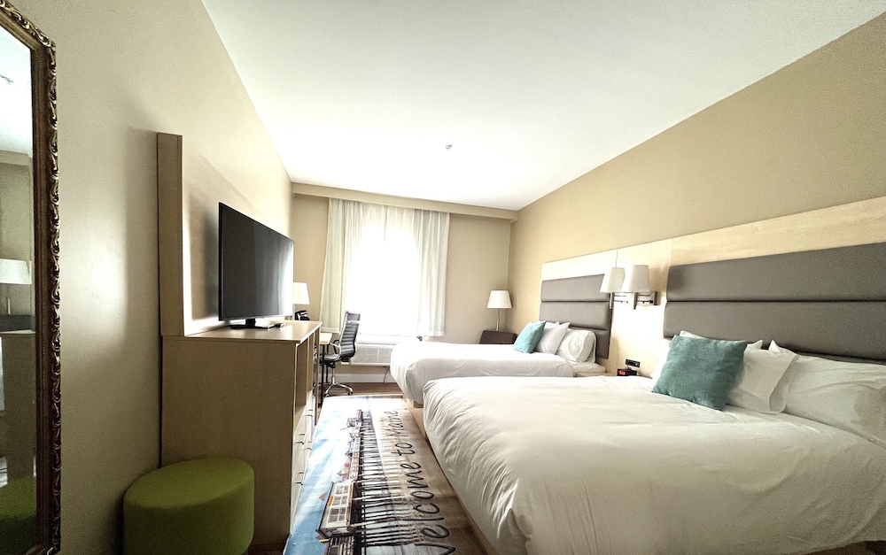 Standard Room, 2 Queen Beds, Non Smoking - Photo 4