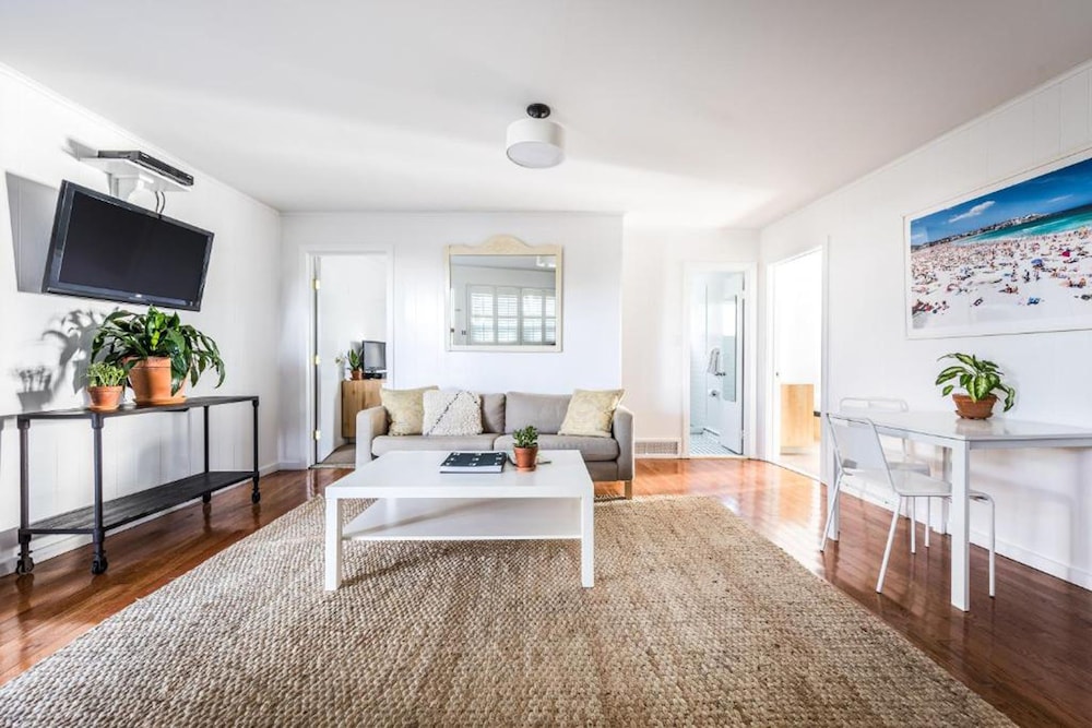 Two Bedroom Apartment Three Full photo 1