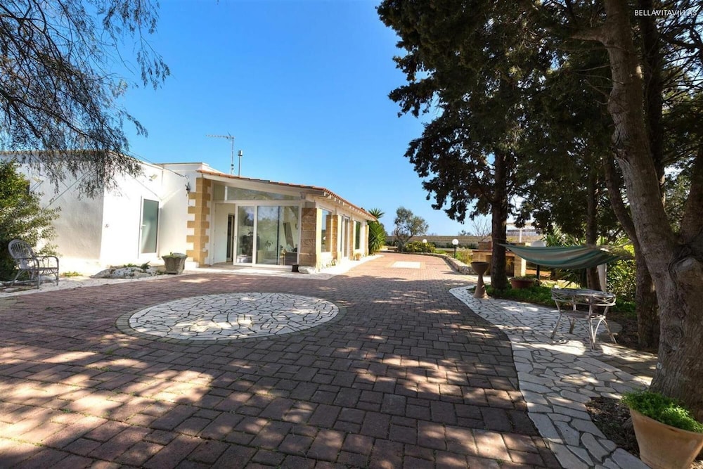 Villa photo 3