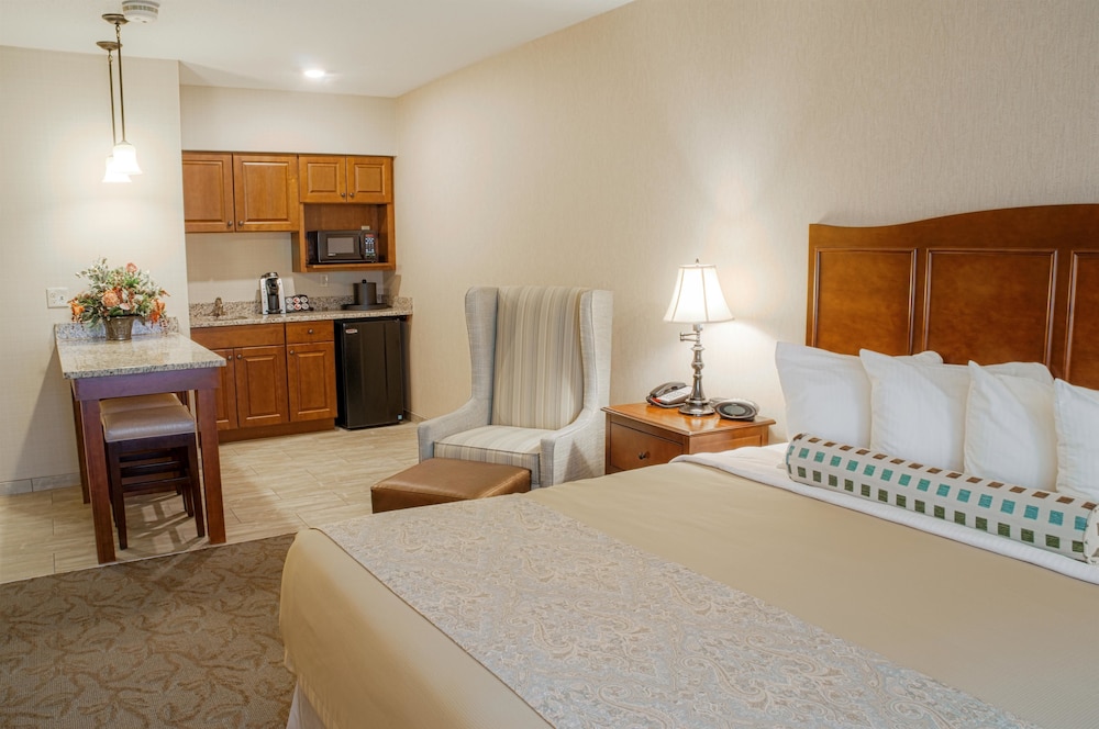 Suite, 2 Queen Beds, Non Smoking, Kitchenette photo 3