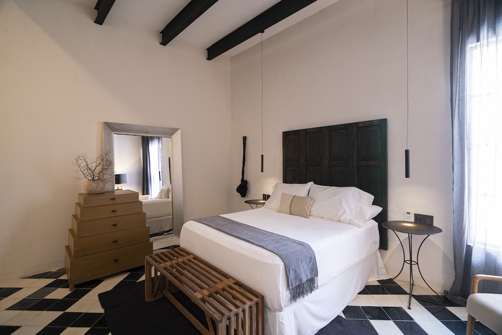 Luxury Room, 1 Queen Bed, Ground Floor photo 1