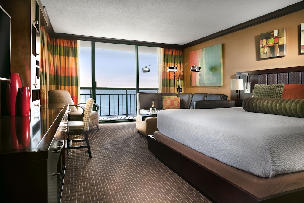 Superior Room, 1 King Bed (Adults only floor) photo 3