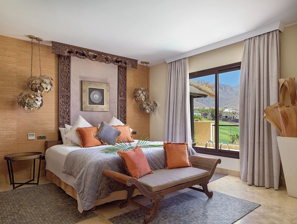3 bedroom Royal Villa (with private heated pool)