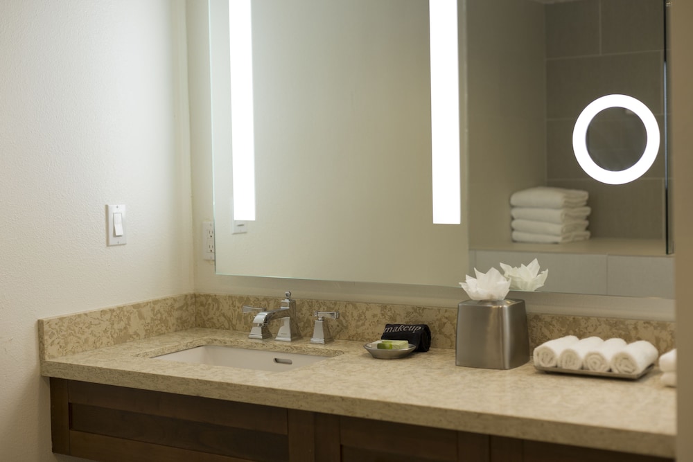 Family Condo, 1 Bedroom, Kitchen - Photo 4