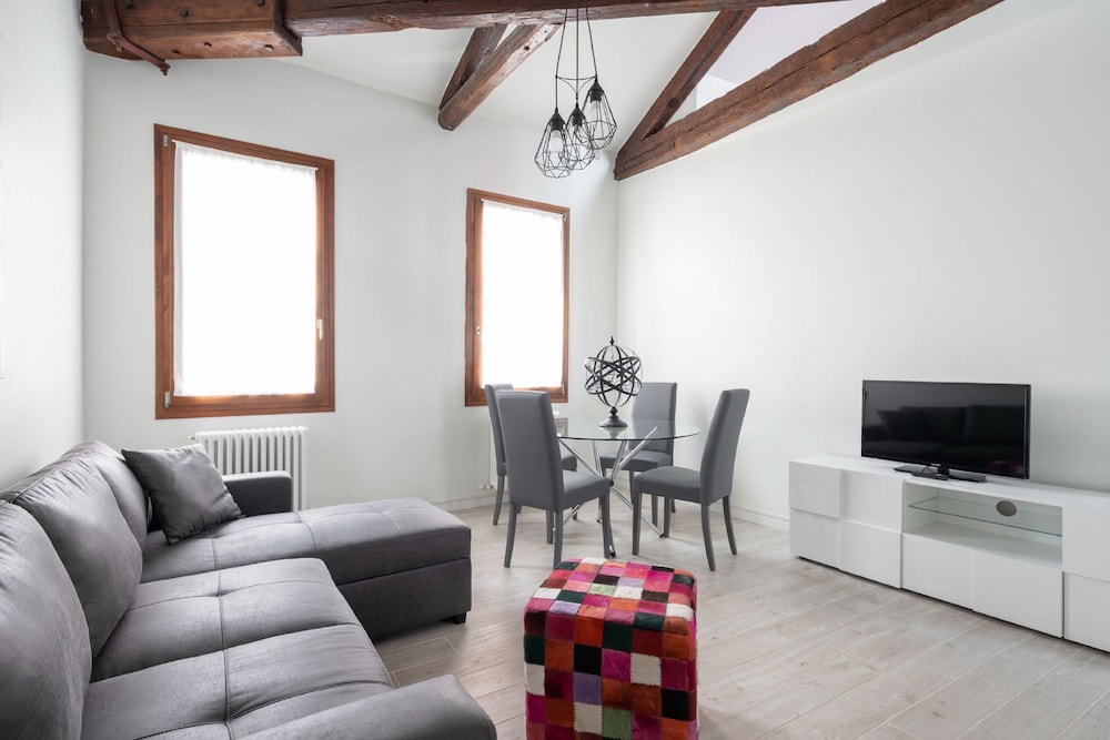 Deluxe Apartment, 2 Bedrooms, Canal View (2 - Check-in online) photo 3