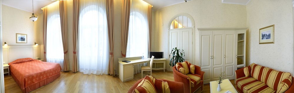 Deluxe Suite photo 2