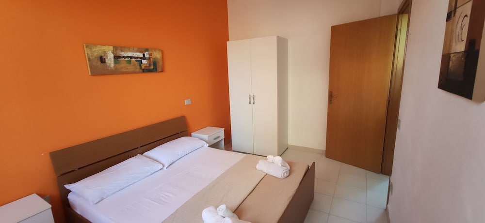 Economy Apartment, 1 Bedroom, Private Bathroom, Courtyard View photo 3