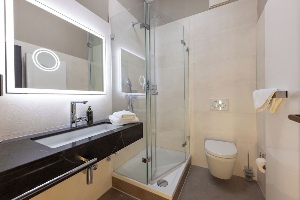 Business Double Room, 1 Queen Bed - Photo 7
