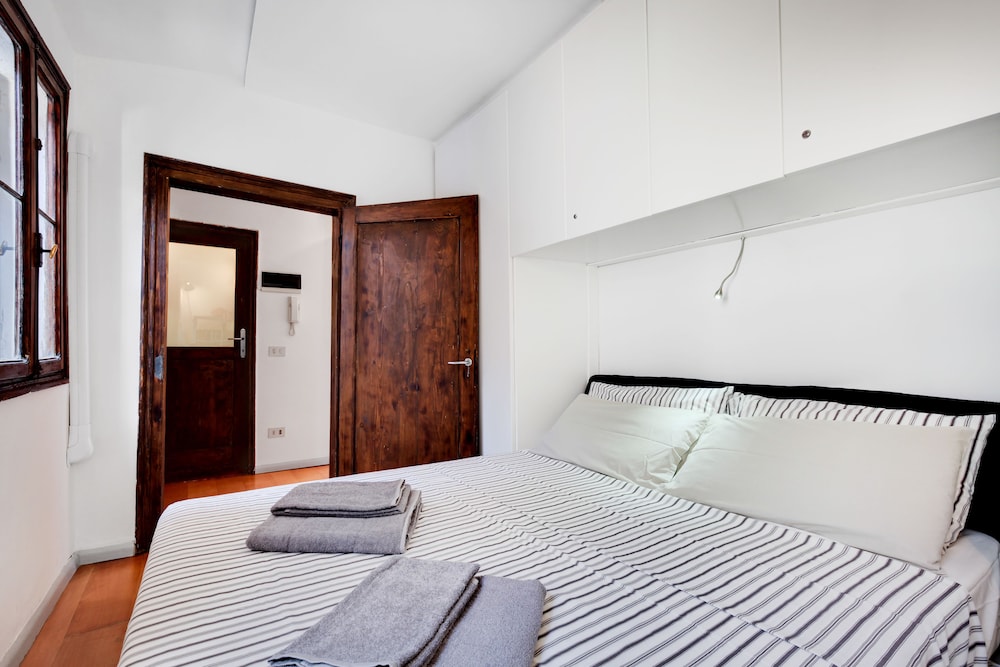 Apartment photo 2