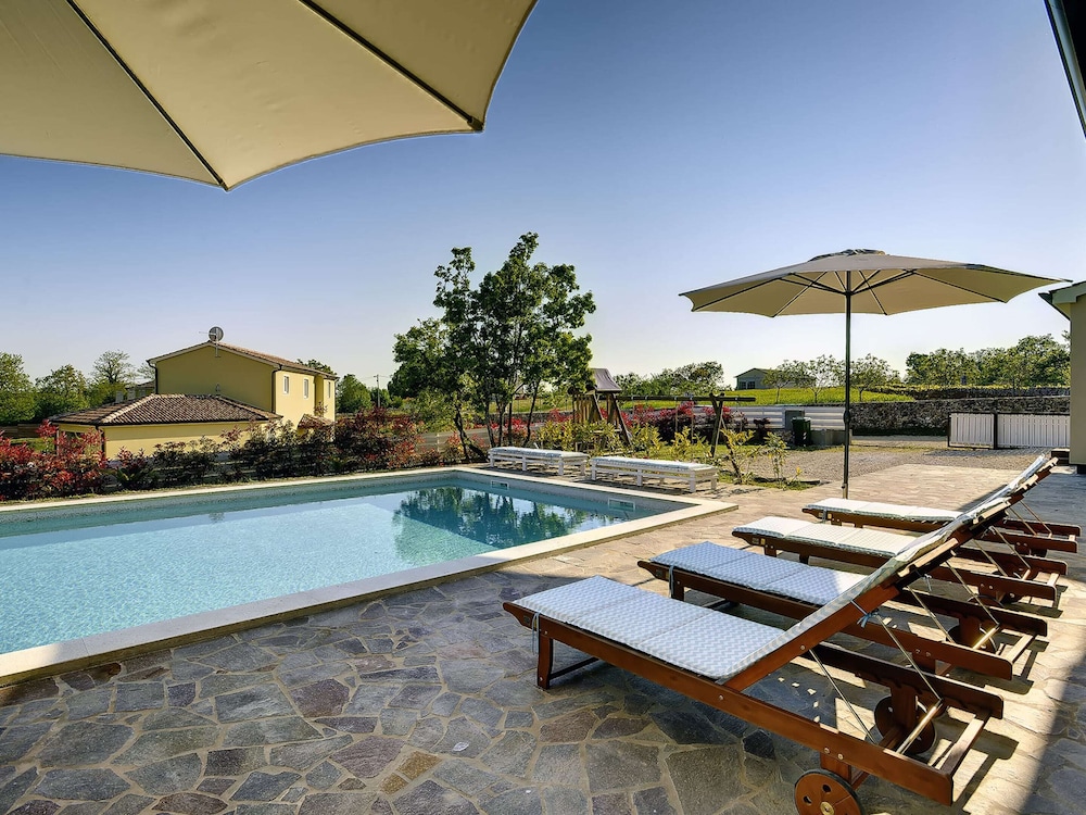 Villa photo 1