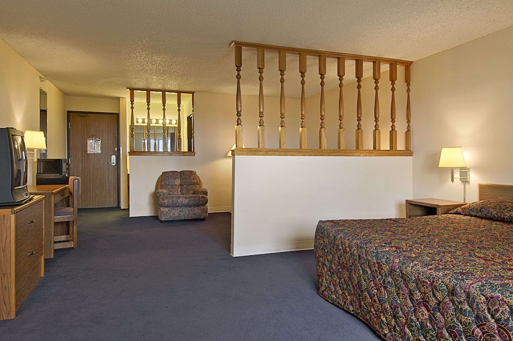 Studio Suite, 1 King Bed, Non Smoking - Photo 1