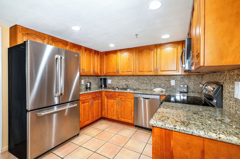 2 Bedroom Suite with Washer and Dryer - Photo 7