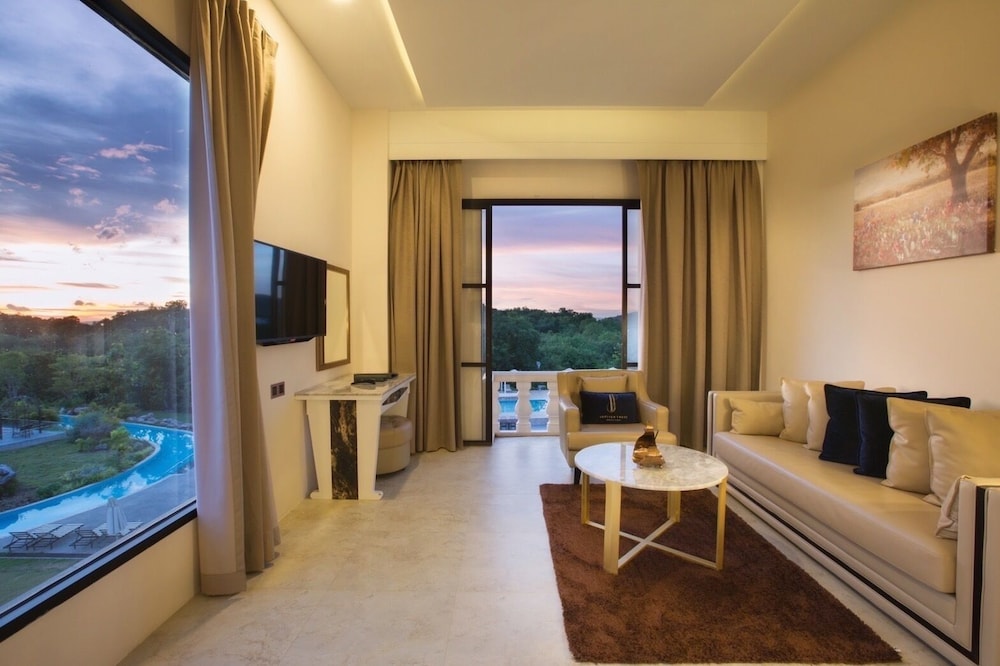 Presidential Room, Pool View
