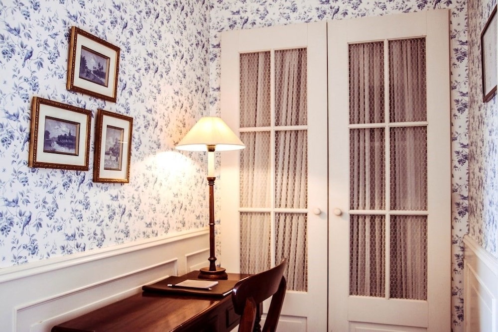 Comfort Room - Photo 2